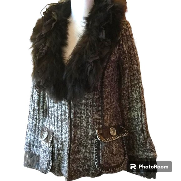 Gaby L. Eden Women's Raccoon Fur Trim Blazer - Picture 4 of 11